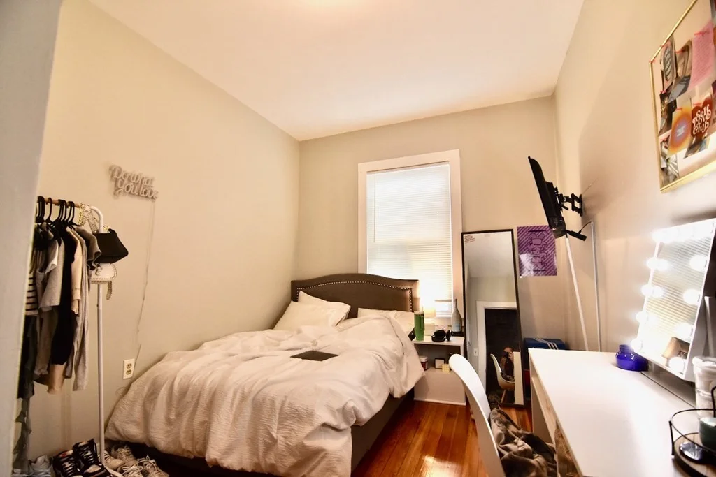 3 bed, 1 bath apartment for rent at 2 Bay St Unit 2, Dorchester — photo 10 of 20