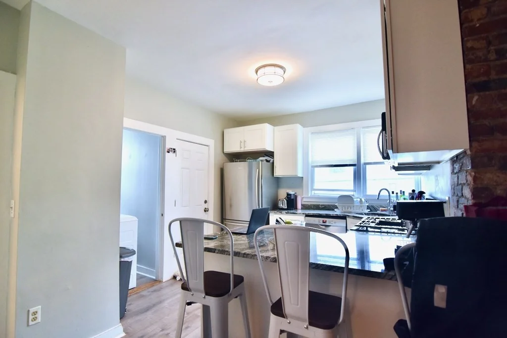 3 bed, 1 bath apartment for rent at 2 Bay St Unit 2, Dorchester — photo 18 of 20