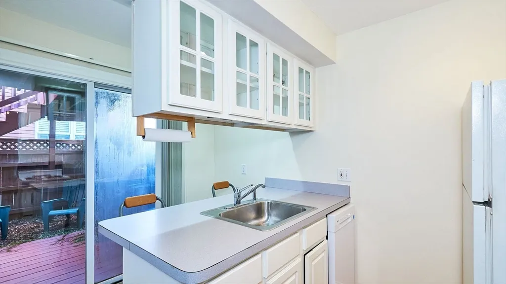 1 bed, 1 bath apartment for rent at 2 Bay State Pl Unit 1, South Boston — photo 4 of 12