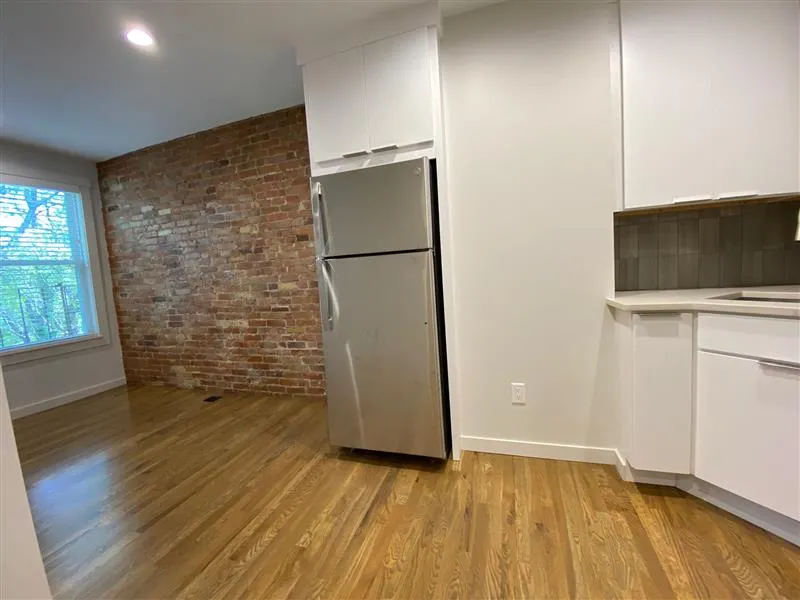 1 bed, 1 bath apartment for rent at 2 Belvidere Pl Unit 2, Riverside — photo 2 of 9
