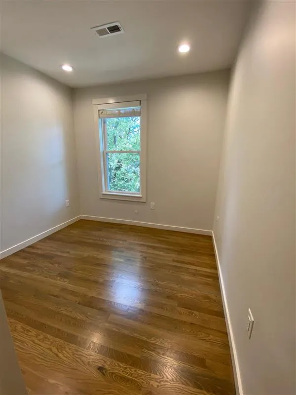 1 bed, 1 bath apartment for rent at 2 Belvidere Pl Unit 2, Riverside — photo 7 of 9