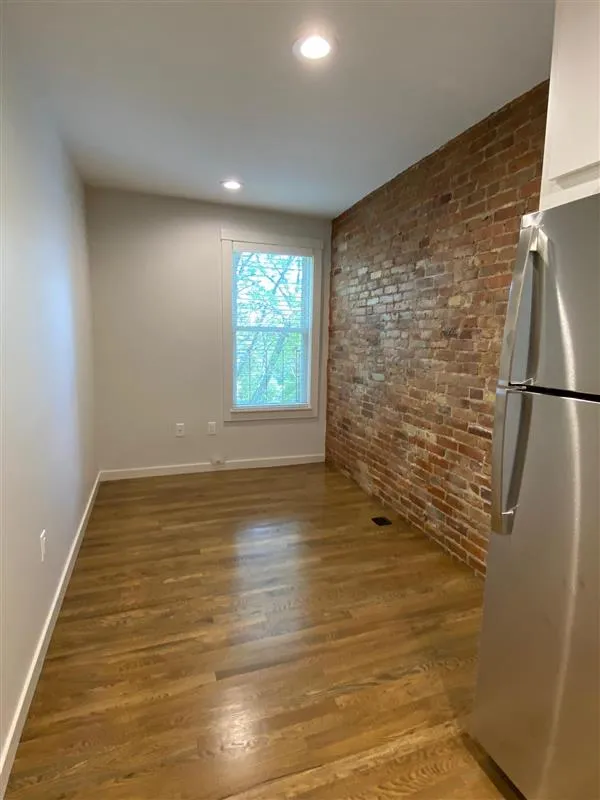 1 bed, 1 bath apartment for rent at 2 Belvidere Pl Unit 2, Riverside — photo 3 of 9