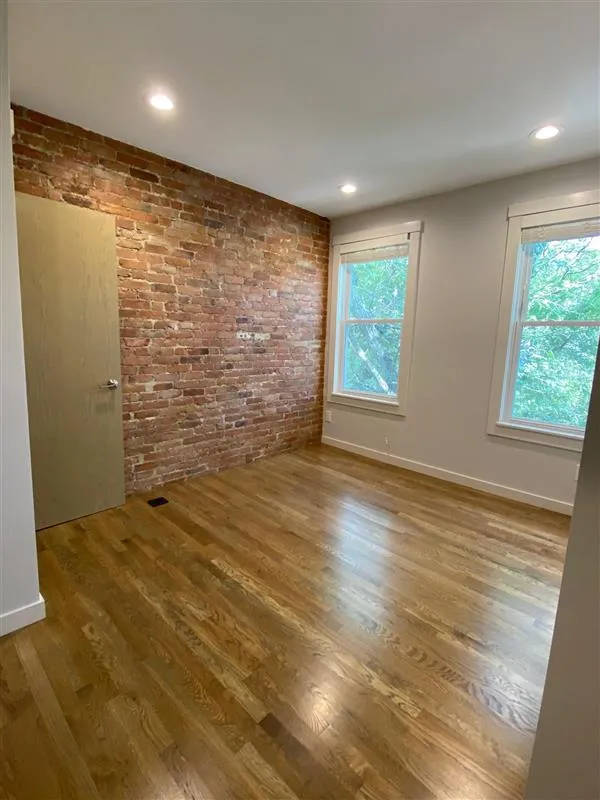 1 bed, 1 bath apartment for rent at 2 Belvidere Pl Unit 2, Riverside — photo 6 of 9