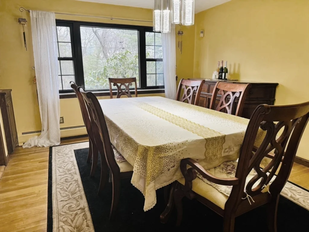 4 bed, 3 bath apartment for rent at 2 Blueberry Hill Ln, Arlington Heights — photo 5 of 21