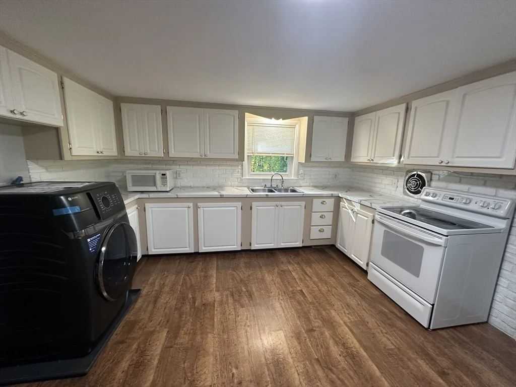 2 bed, 1 bath apartment for rent at 2 Bow St Unit 2, Plainville — photo 5 of 17