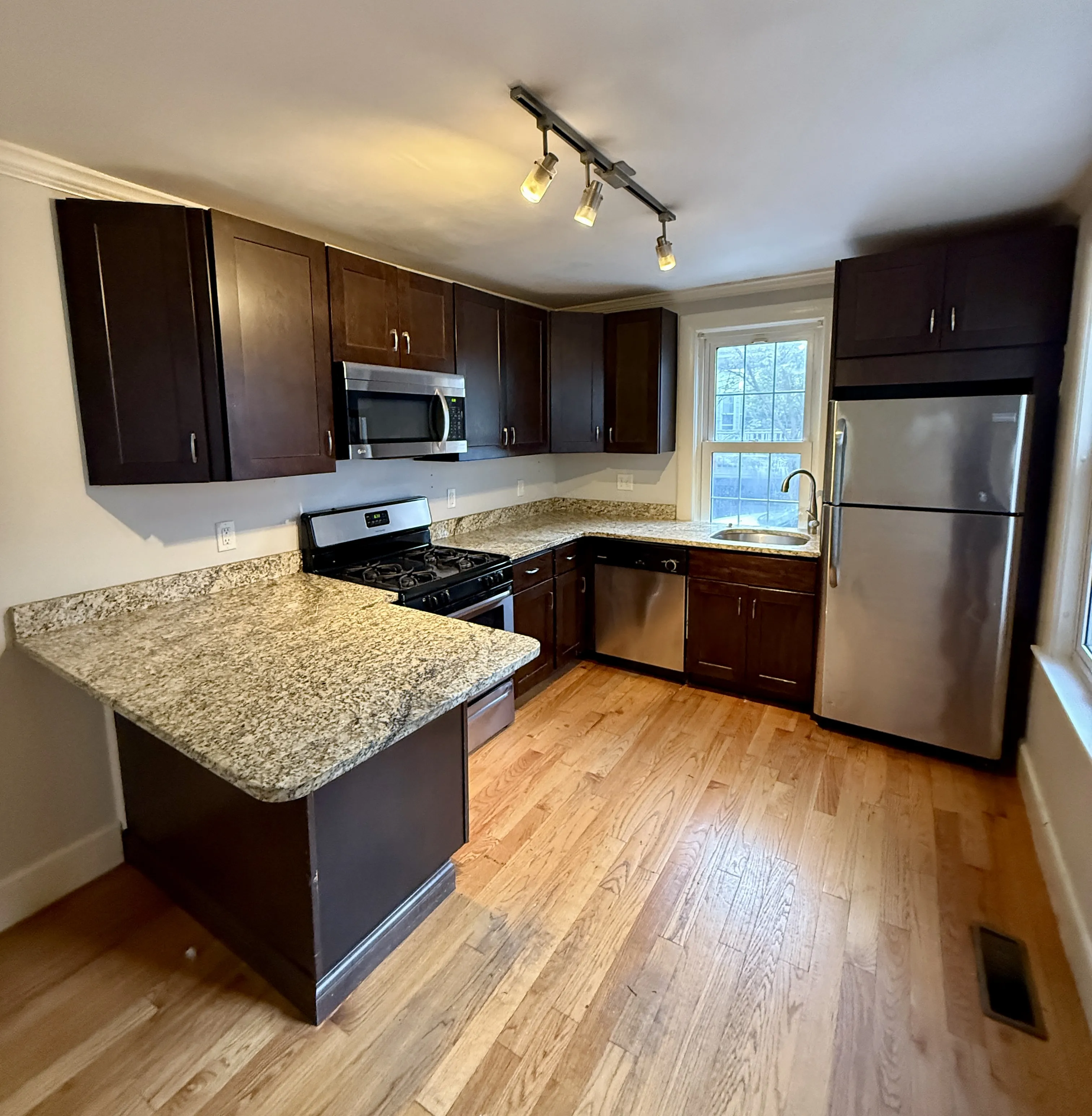 1 bed, 1 bath apartment for rent at 2 Braemore Rd Unit 1, Brighton — photo 3 of 5