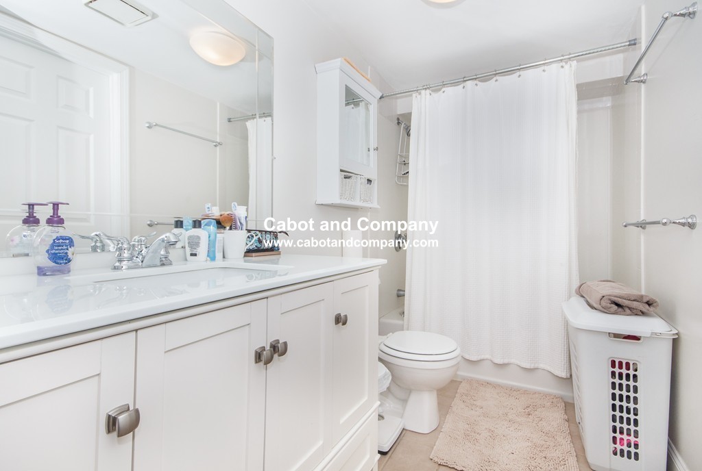 3 bed, 1.5 bath apartment for rent at 2 Brewer St Unit 2, Jamaica Plain — photo 7 of 11