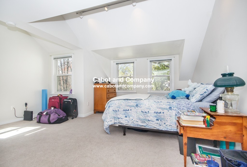 3 bed, 1.5 bath apartment for rent at 2 Brewer St Unit 2A, Jamaica Plain — photo 6 of 11