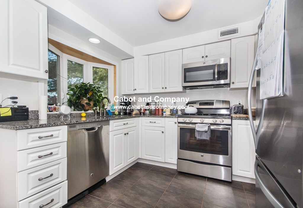 3 bed, 1.5 bath apartment for rent at 2 Brewer St Unit 2A, Jamaica Plain