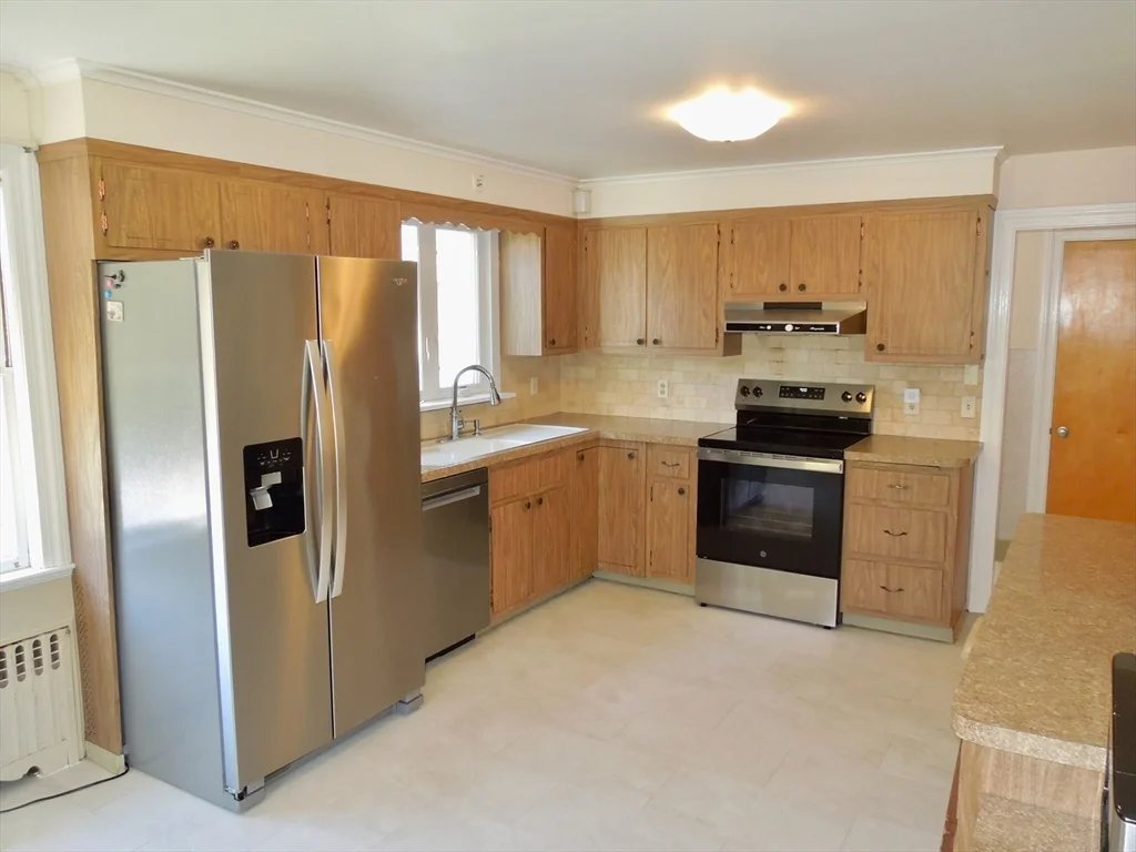 3 bed, 2 bath apartment for rent at 2 Briarwood Ct, Kingston — photo 4 of 15