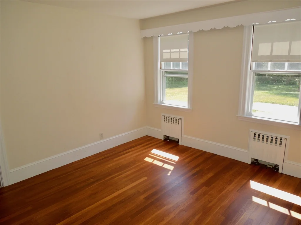 3 bed, 2 bath apartment for rent at 2 Briarwood Ct, Kingston — photo 9 of 15