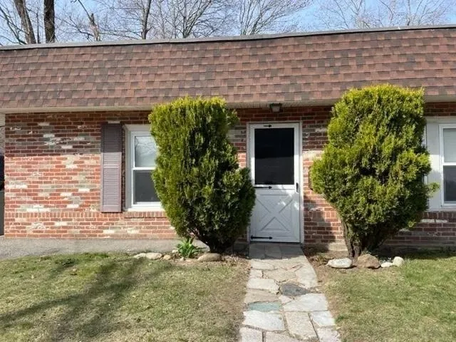 2 bed, 1 bath apartment for rent at 2 Brookside Ave Unit 2D, Worcester — photo 1 of 9