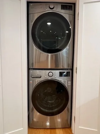 2 bed, 1 bath apartment for rent at 2 Buckingham St Unit 2, Hyde Park — photo 3 of 17