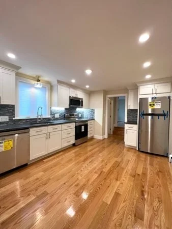 2 bed, 1 bath apartment for rent at 2 Buckingham St Unit 2, Hyde Park