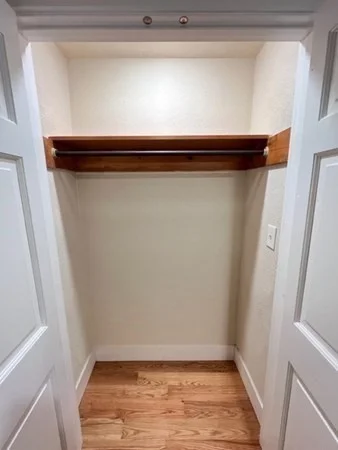 2 bed, 1 bath apartment for rent at 2 Buckingham St Unit 2, Hyde Park — photo 10 of 17