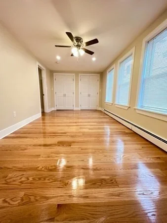 2 bed, 1 bath apartment for rent at 2 Buckingham St Unit 2, Hyde Park — photo 5 of 17