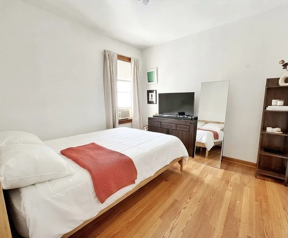 3 bed, 1 bath apartment for rent at 2 Buttonwood St Unit 2, Dorchester — photo 2 of 7