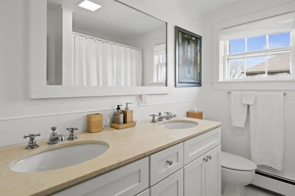 4 bed, 3 bath apartment for rent at 2 Cabot Ln, Nantucket — photo 10 of 14