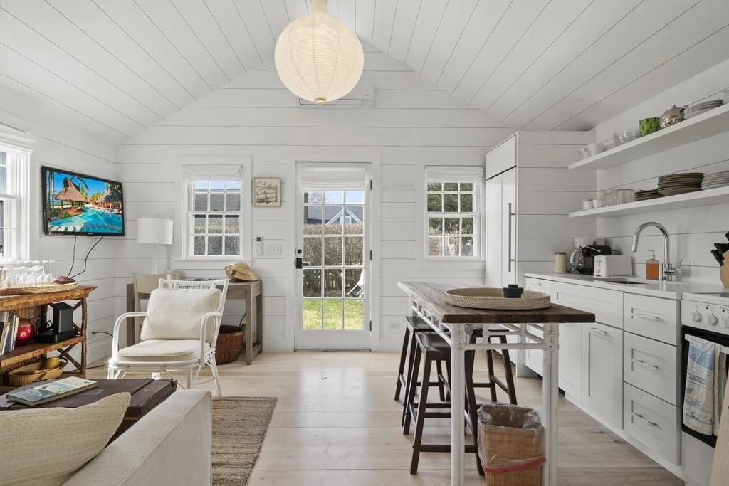 1 bed, 1 bath apartment for rent at 2 Cabot Ln Unit A, Nantucket — photo 5 of 15