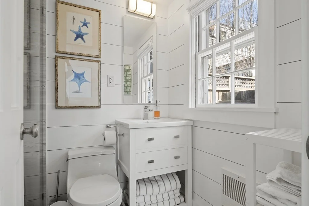 1 bed, 1 bath apartment for rent at 2 Cabot Ln Unit A, Nantucket — photo 10 of 15