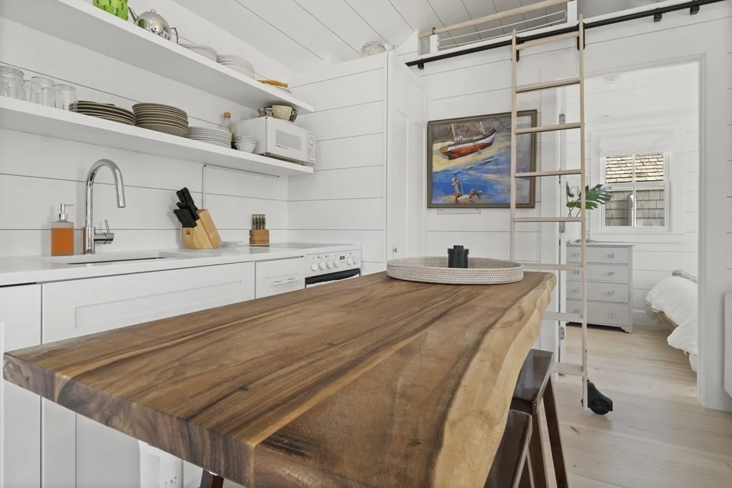 1 bed, 1 bath apartment for rent at 2 Cabot Ln Unit A, Nantucket — photo 4 of 15