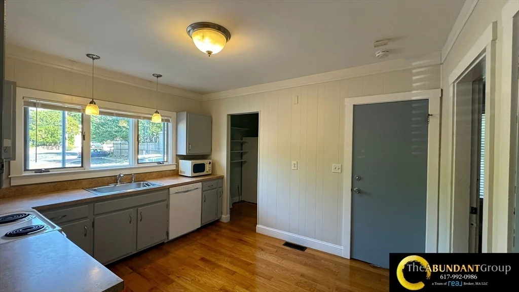 2 bed, 1 bath apartment for rent at 2 Cambridge Ter Unit 1, Cambridge — photo 1 of 18
