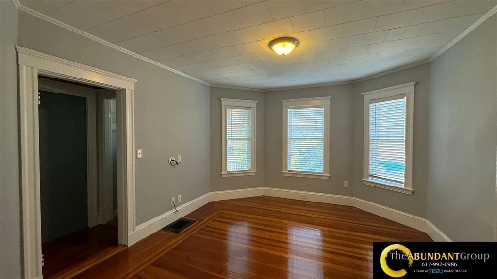 2 bed, 1 bath apartment for rent at 2 Cambridge Ter Unit 1, Cambridge — photo 4 of 18