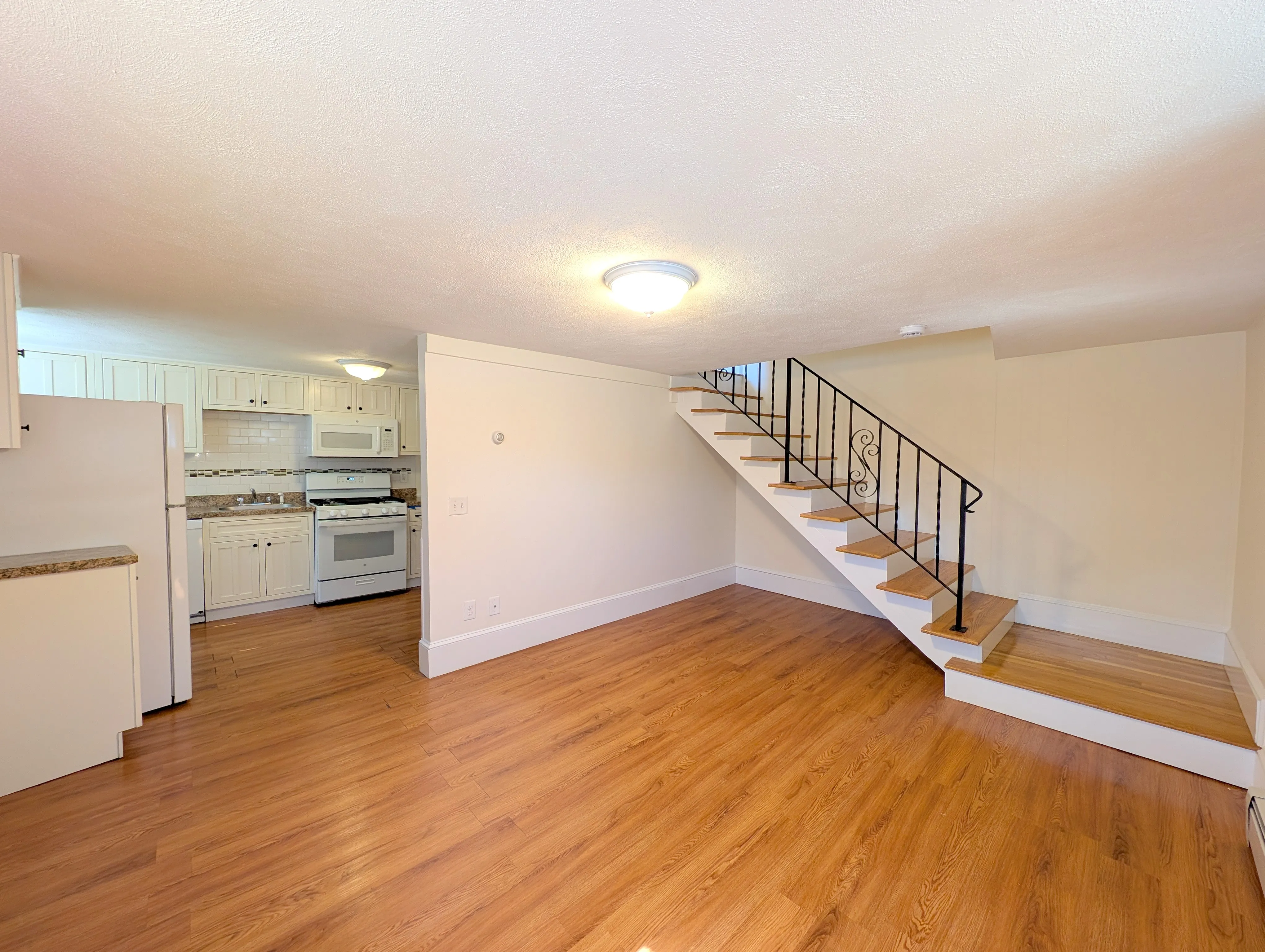3 bed, 1.5 bath apartment for rent at 2 Central St Unit 1, Spring Hill — photo 1 of 18
