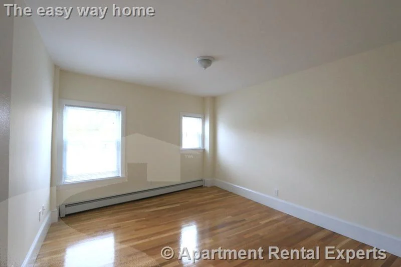 3 bed, 1 bath apartment for rent at 2 Central St Unit 1, Spring Hill — photo 2 of 20