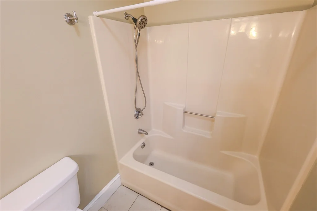 2 bed, 1 bath apartment for rent at 2 Centre Street Ter Unit 2, Roxbury — photo 9 of 11