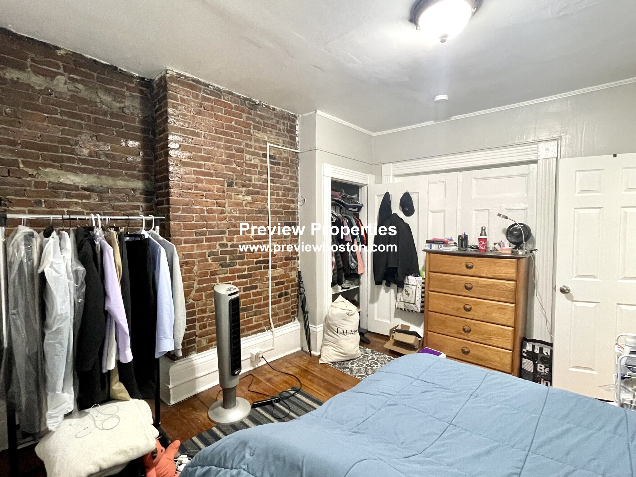 2 bed, 1 bath apartment for rent at 2 Champney Pl Unit 1P, Beacon Hill — photo 2 of 8