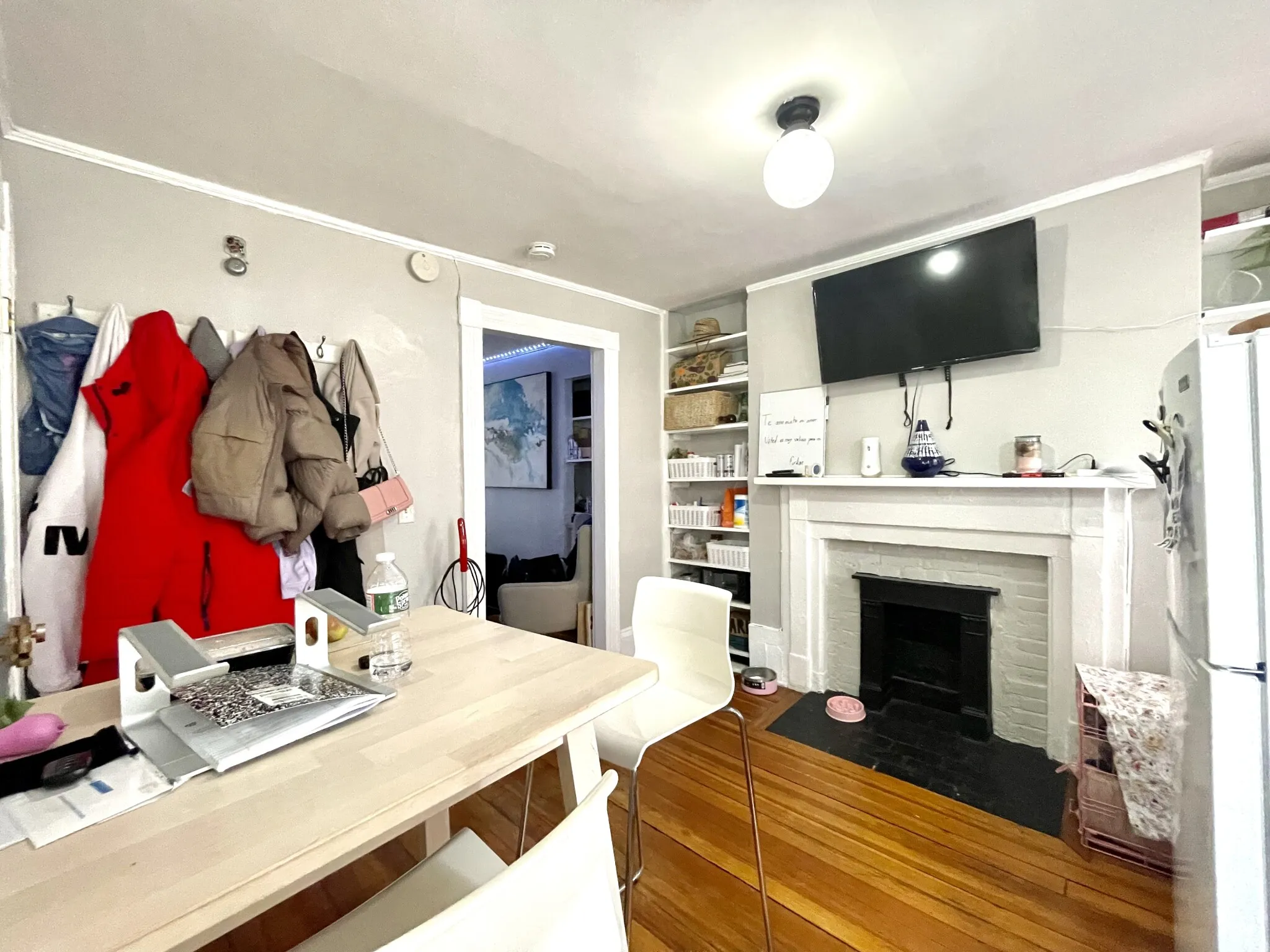 1 bed, 1 bath apartment for rent at 2 Champney Pl Unit 2, Beacon Hill — photo 3 of 6