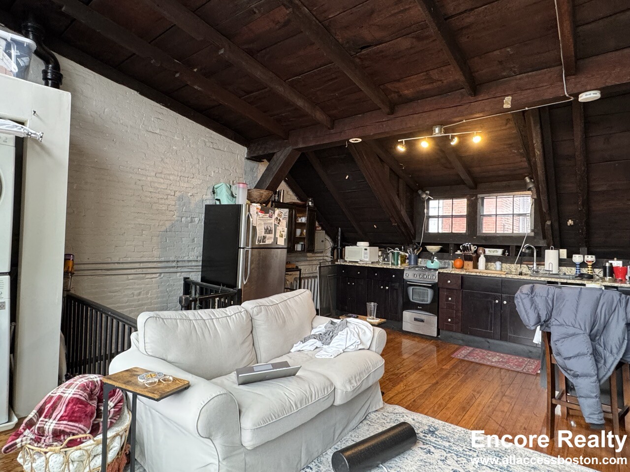 2 bed, 1 bath apartment for rent at 2 Champney Pl Unit 3, Beacon Hill — photo 15 of 19