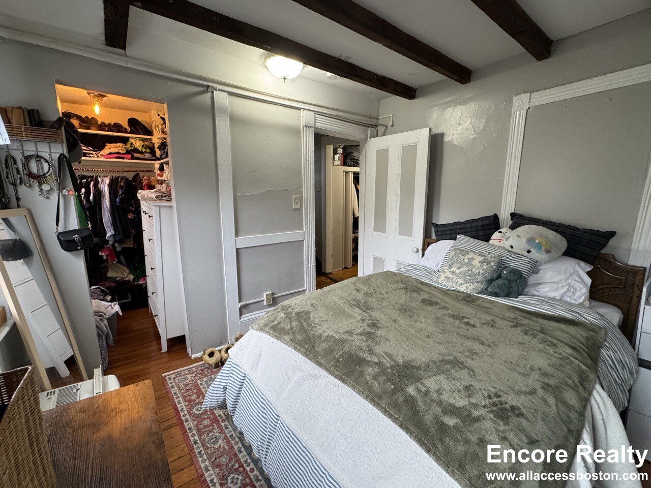 2 bed, 1 bath apartment for rent at 2 Champney Pl Unit 3, Beacon Hill — photo 4 of 19