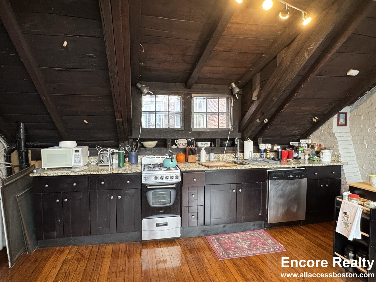2 bed, 1 bath apartment for rent at 2 Champney Pl Unit 3, Beacon Hill — photo 12 of 19