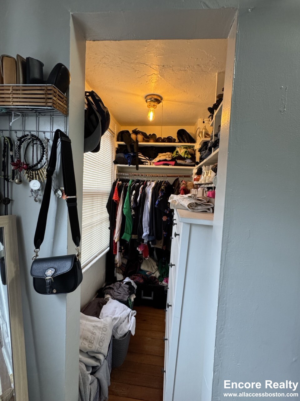 2 bed, 1 bath apartment for rent at 2 Champney Pl Unit 3, Beacon Hill — photo 2 of 19