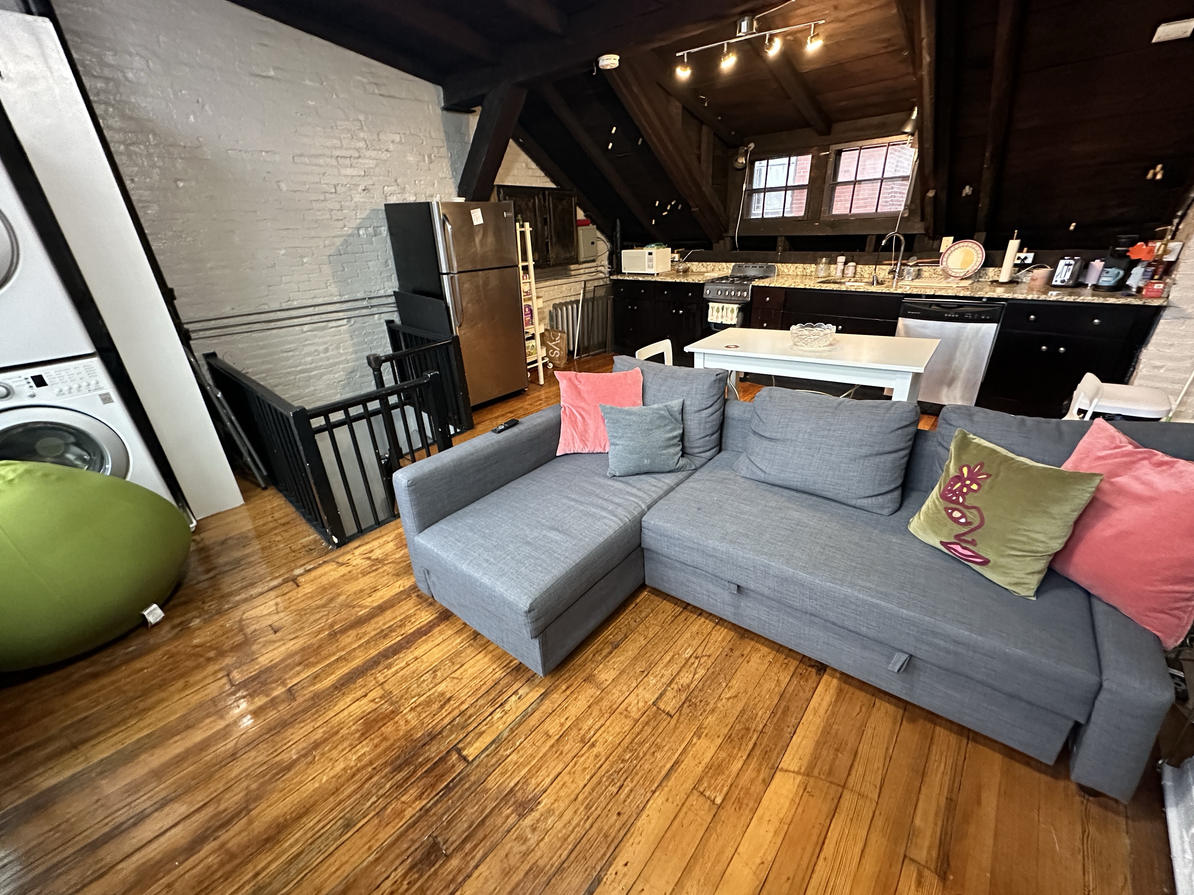 2 bed, 1 bath apartment for rent at 2 Champney Pl Unit 3-CF, Beacon Hill — photo 4 of 13