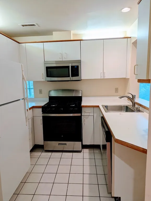 2 bed, 2 bath apartment for rent at 2 Chestnut Unit 23, Cambridgeport — photo 7 of 7