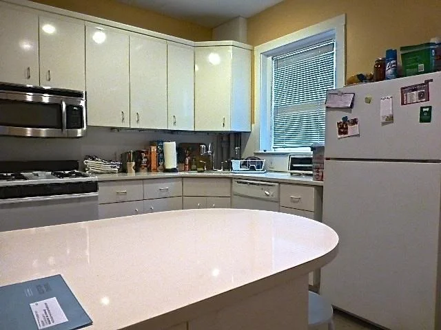 3 bed, 1 bath apartment for rent at 2 Claflin Rd Unit 2, Washington Square — photo 1 of 7