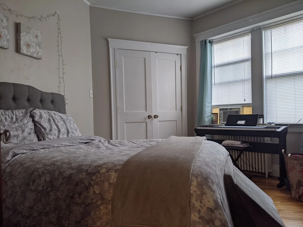 3 bed, 1 bath apartment for rent at 2 Claflin Rd Unit 2, Washington Square — photo 4 of 7