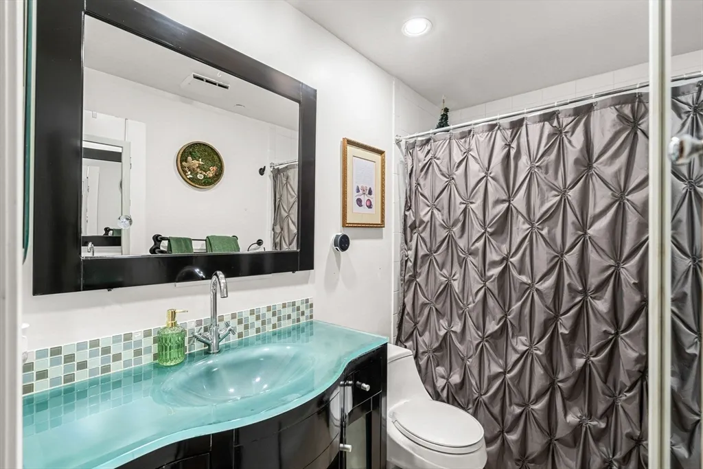 2 bed, 2 bath apartment for rent at 2 Clarendon St Unit 102, South End — photo 15 of 22