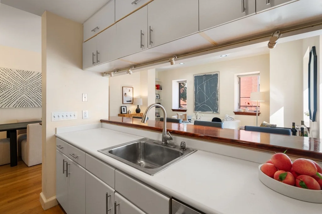 1 bed, 1 bath apartment for rent at 2 Clarendon St Unit 302, South End — photo 18 of 35