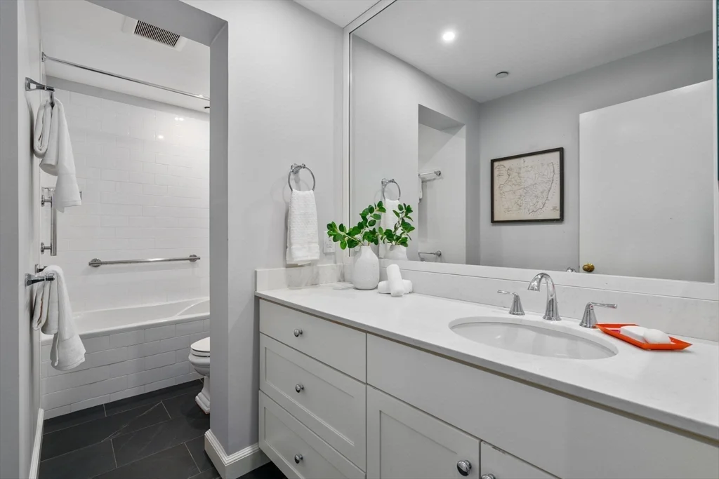 1 bed, 1 bath apartment for rent at 2 Clarendon St Unit 302, South End — photo 24 of 35