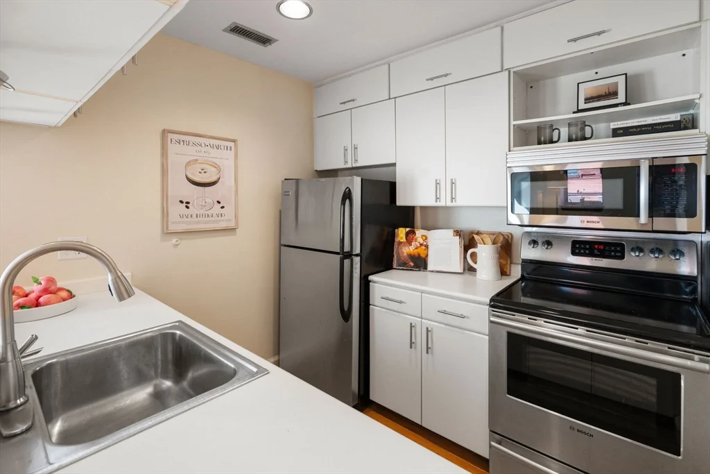 1 bed, 1 bath apartment for rent at 2 Clarendon St Unit 302, South End — photo 17 of 35