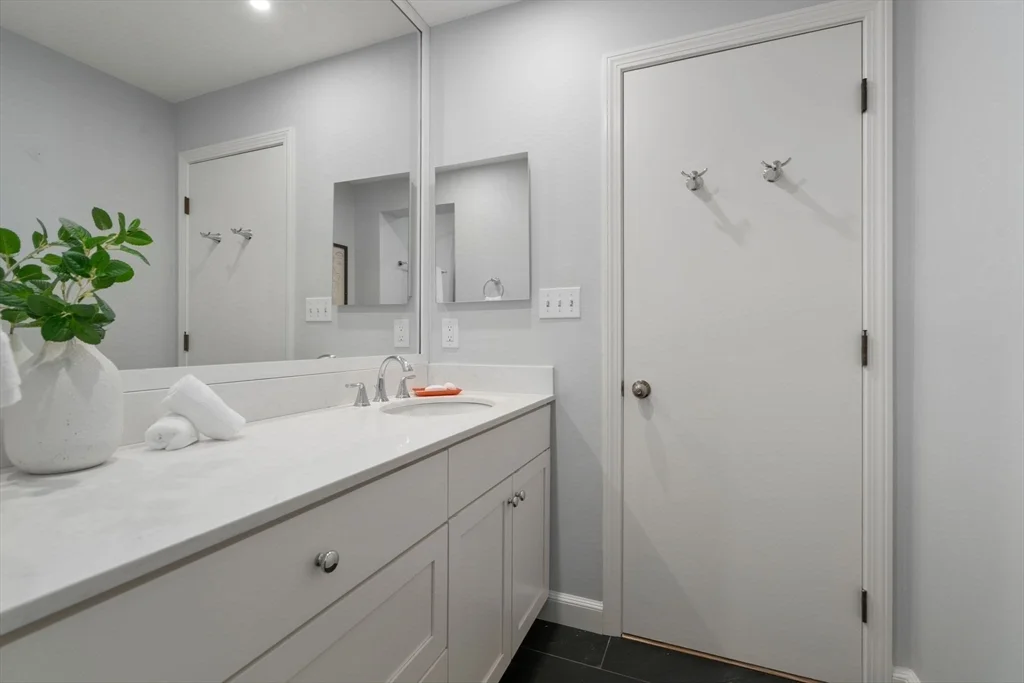 1 bed, 1 bath apartment for rent at 2 Clarendon St Unit 302, South End — photo 25 of 35