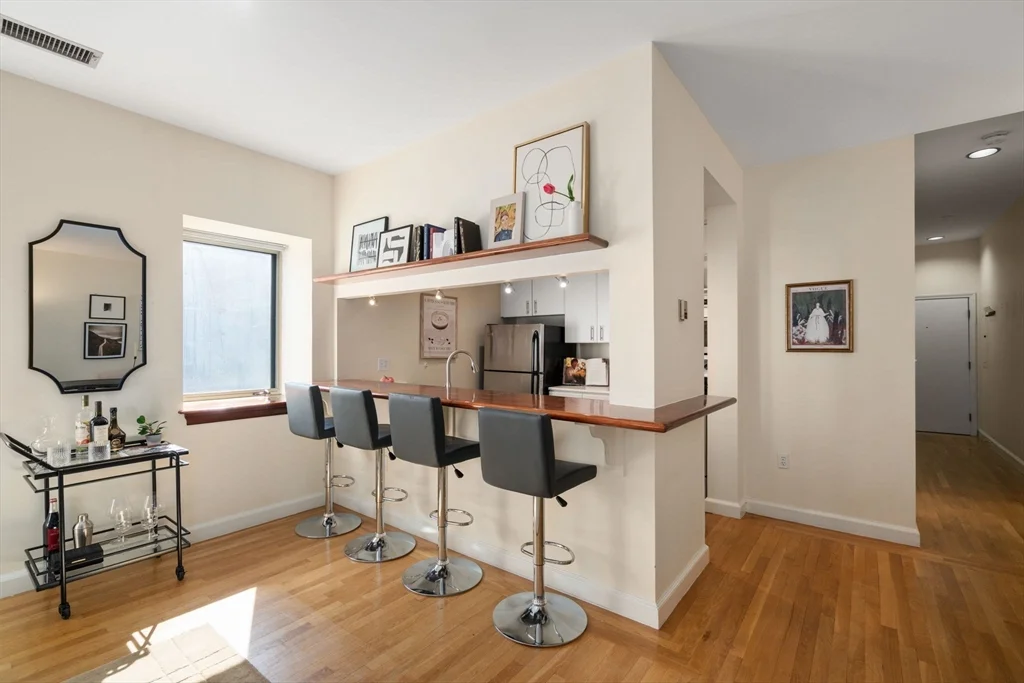 1 bed, 1 bath apartment for rent at 2 Clarendon St Unit 302, South End — photo 4 of 35
