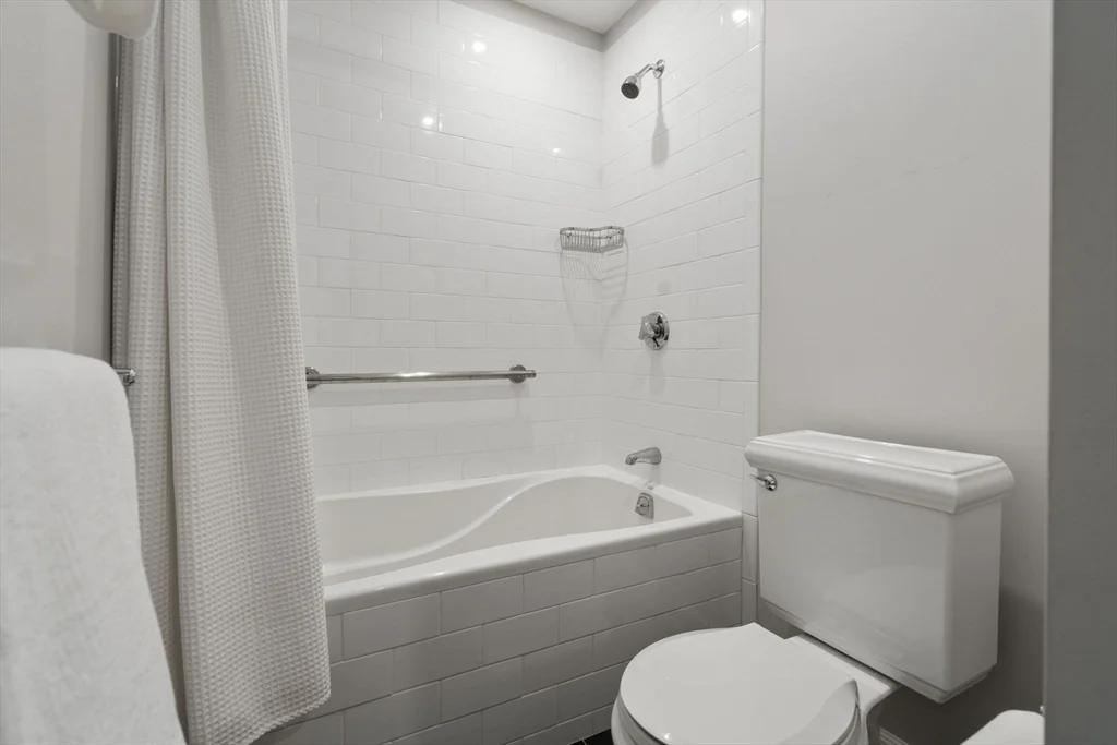 1 bed, 1 bath apartment for rent at 2 Clarendon St Unit 302, South End — photo 26 of 35