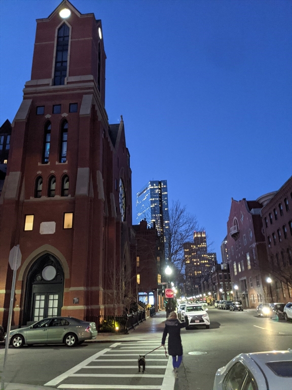 2 bed, 1 bath apartment for rent at 2 Clarendon St Unit 501, Boston — photo 3 of 12
