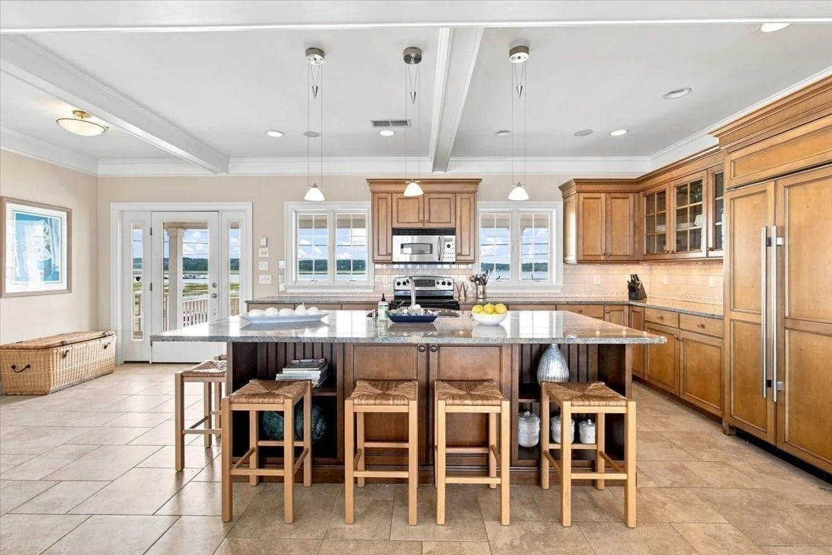 4 bed, 1 bath apartment for rent at 2 Cliff Rd, Humarock — photo 4 of 13