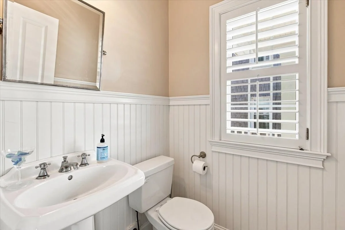 4 bed, 1 bath apartment for rent at 2 Cliff Rd, Humarock — photo 12 of 13